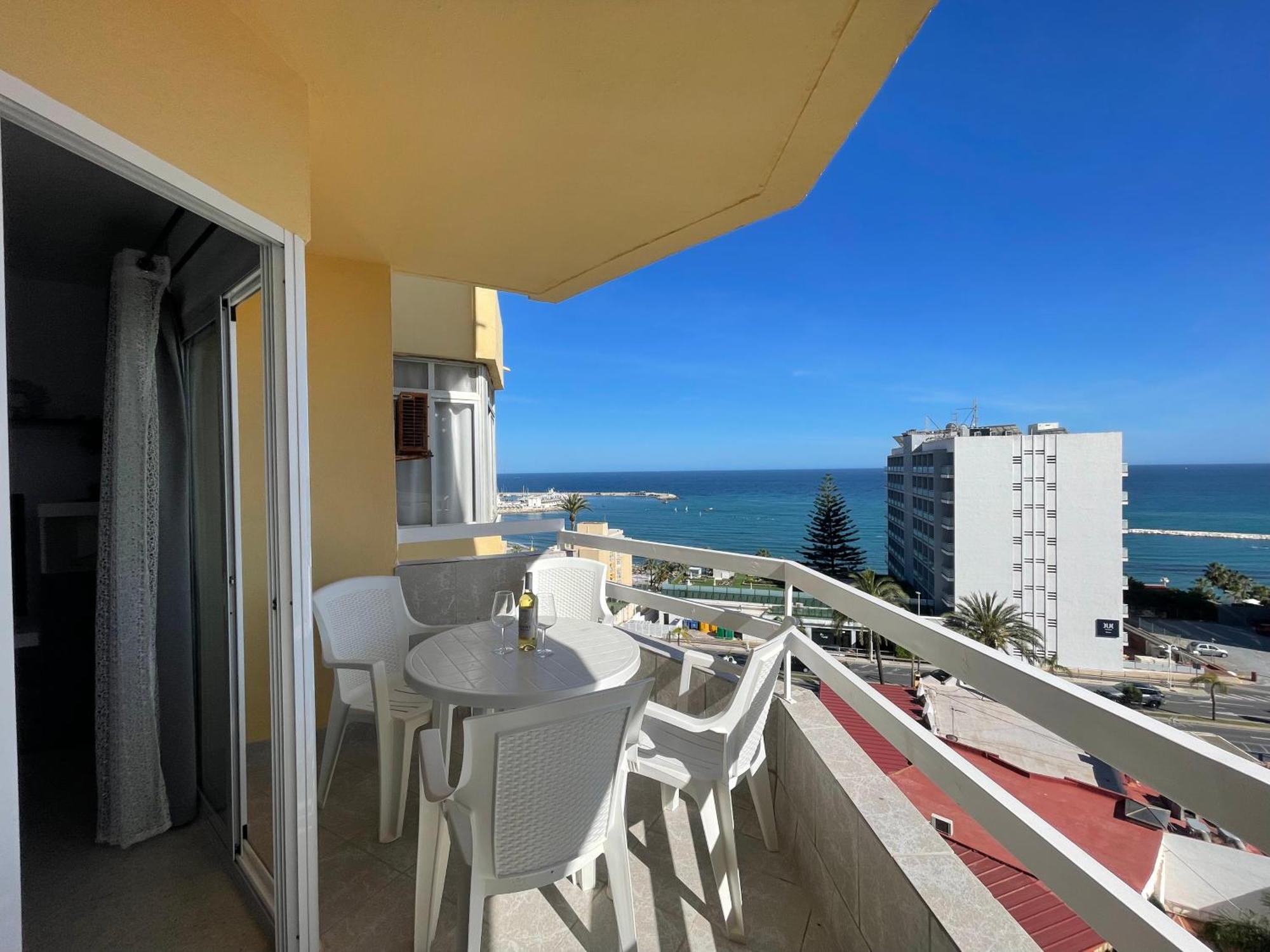 דירות בנאלמדנה Vistas Al Mar Y Al Puerto Deportivo מראה חיצוני תמונה
